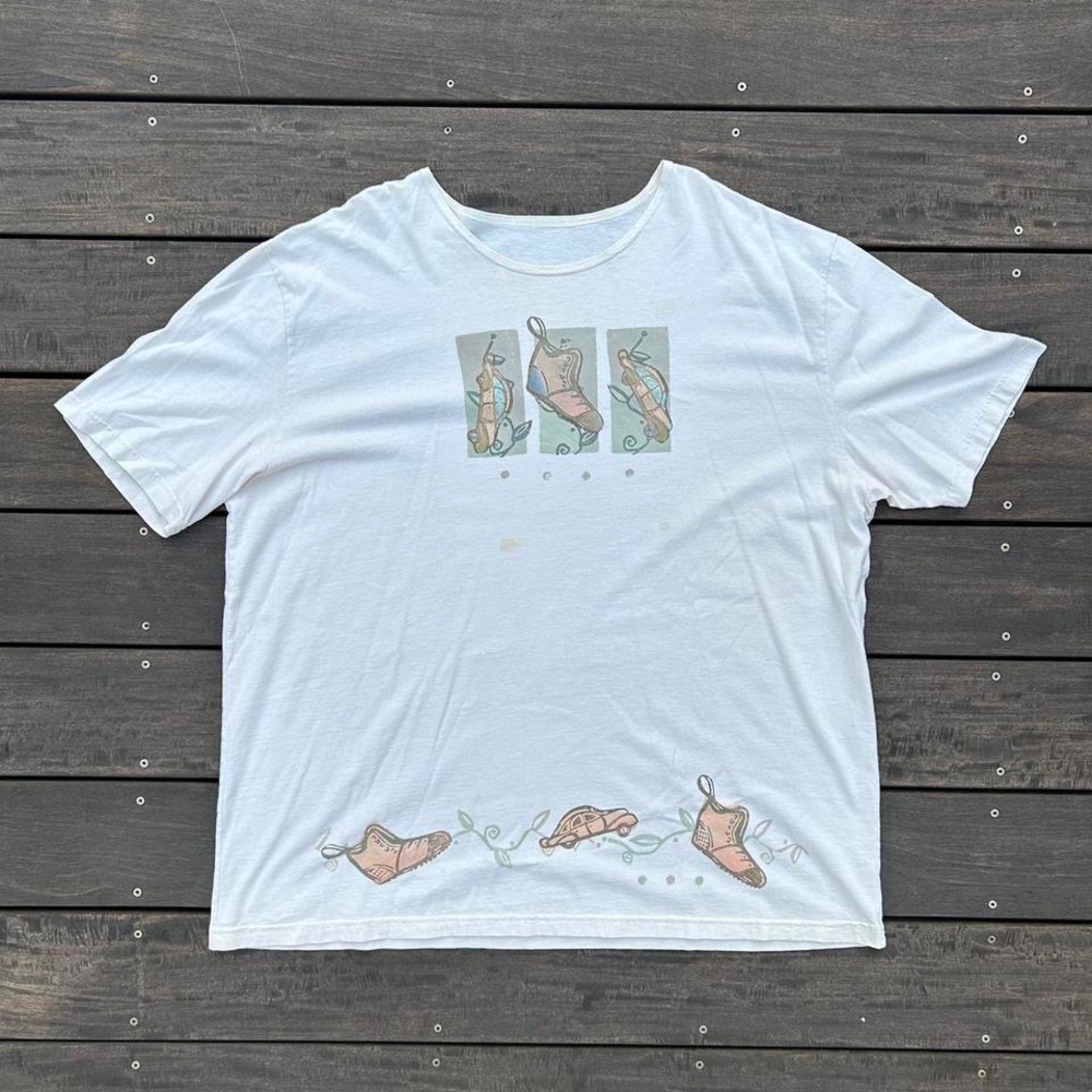 RARE Vintage Blue Fish Clothing Graphic Tee Oversized Cream Shoes T-Shirt